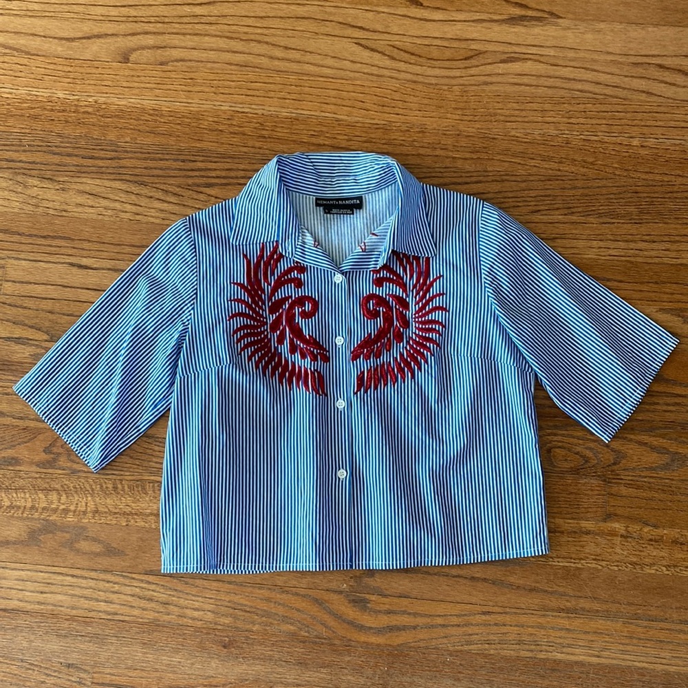 Hemant & Nandita 3/4 sleeve button down blouse